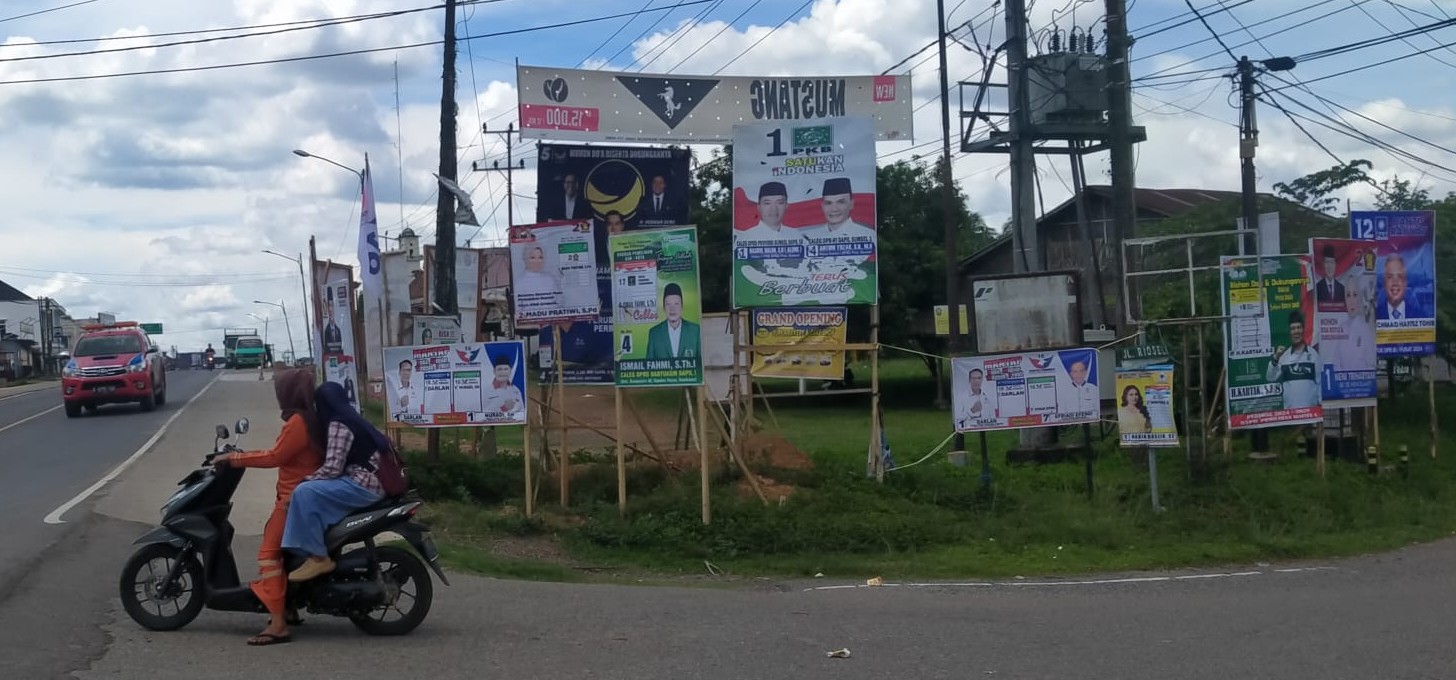 Alat peraga kampanye di Banyuasin